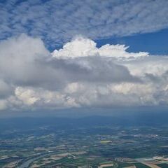 Flugwegposition um 12:11:22: Aufgenommen in der Nähe von Deggendorf, Deutschland in 1330 Meter